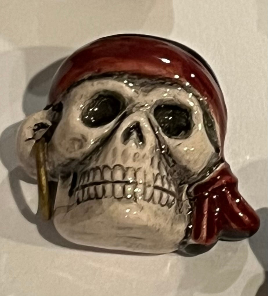 Peruvian ceramic pirates and skulls