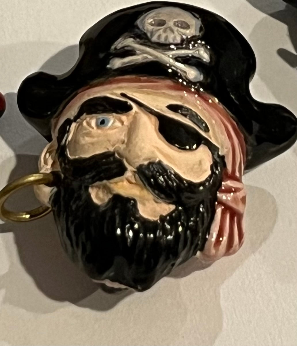 Peruvian ceramic pirates and skulls