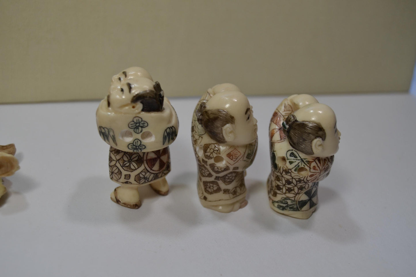Big Netsuke, Foo Dog, People figurines