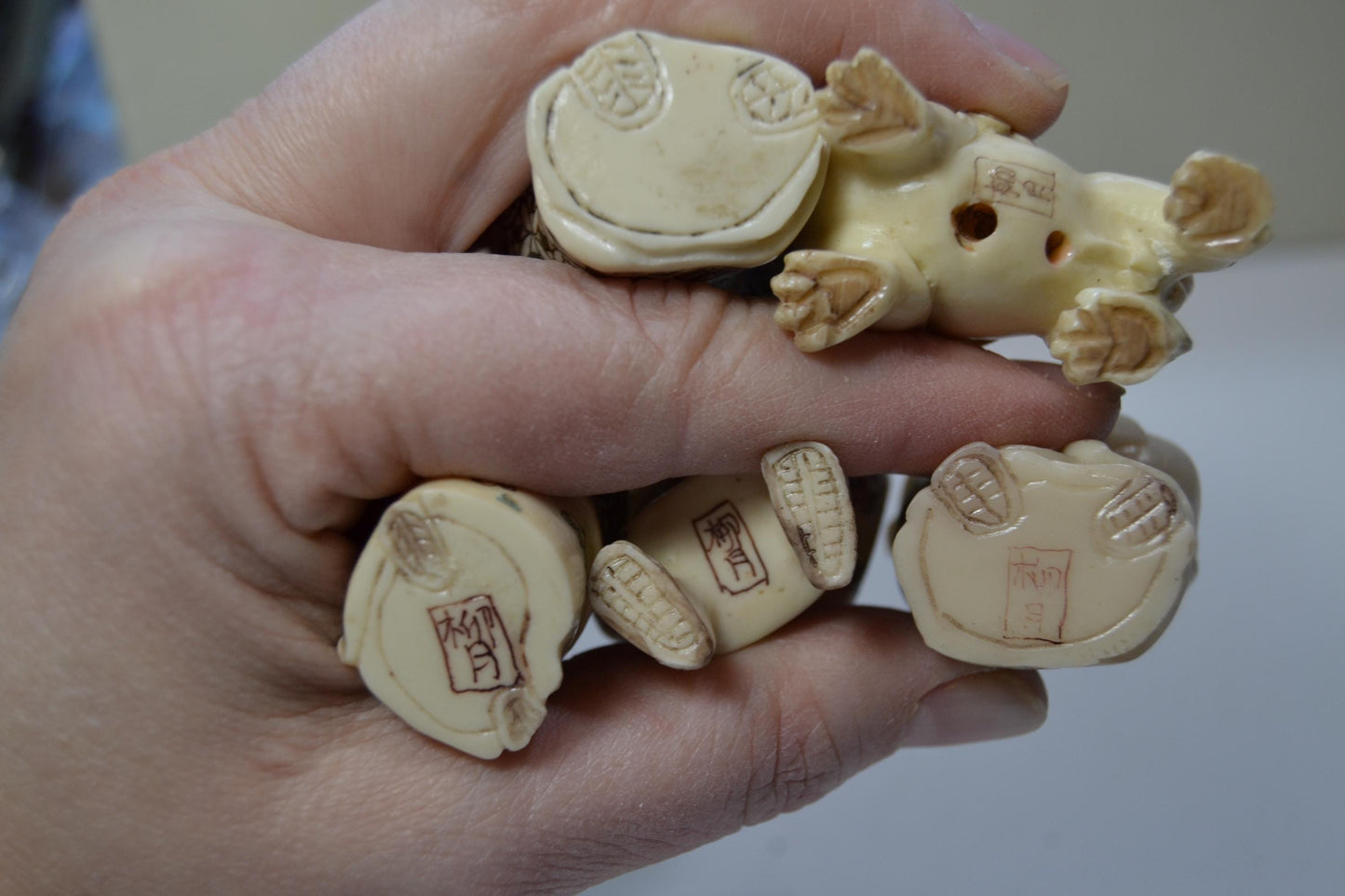 Big Netsuke, Foo Dog, People figurines