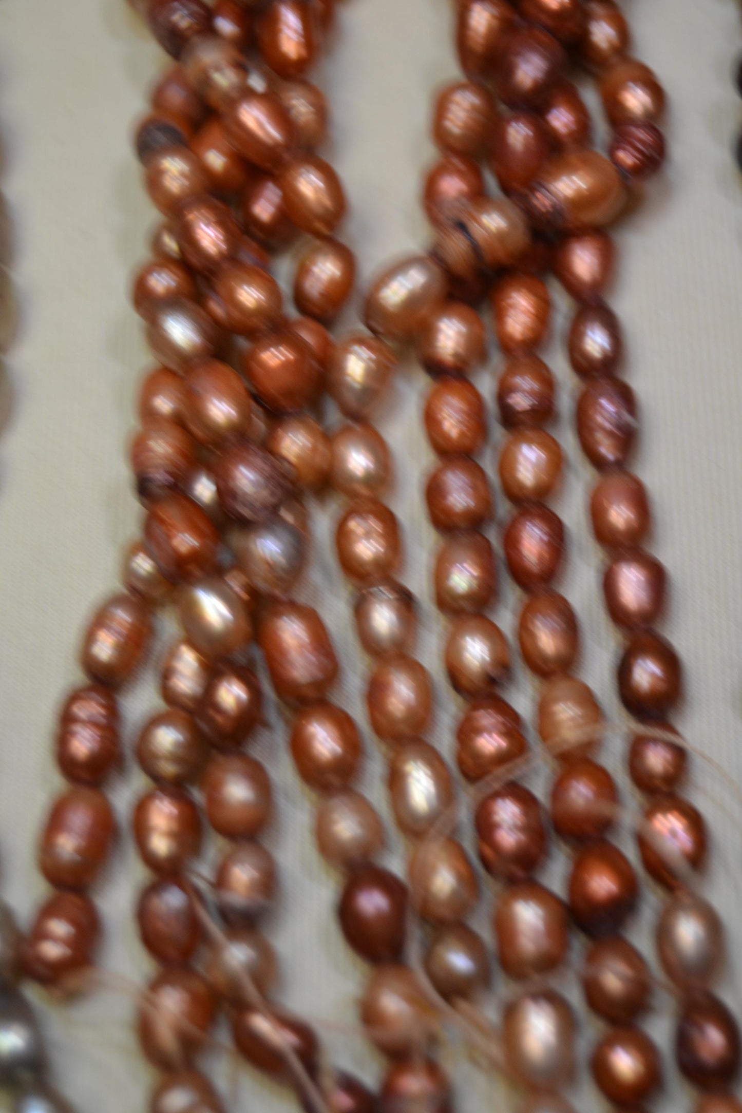 Freshwater pearls, warm tones, 7-8 mm string length