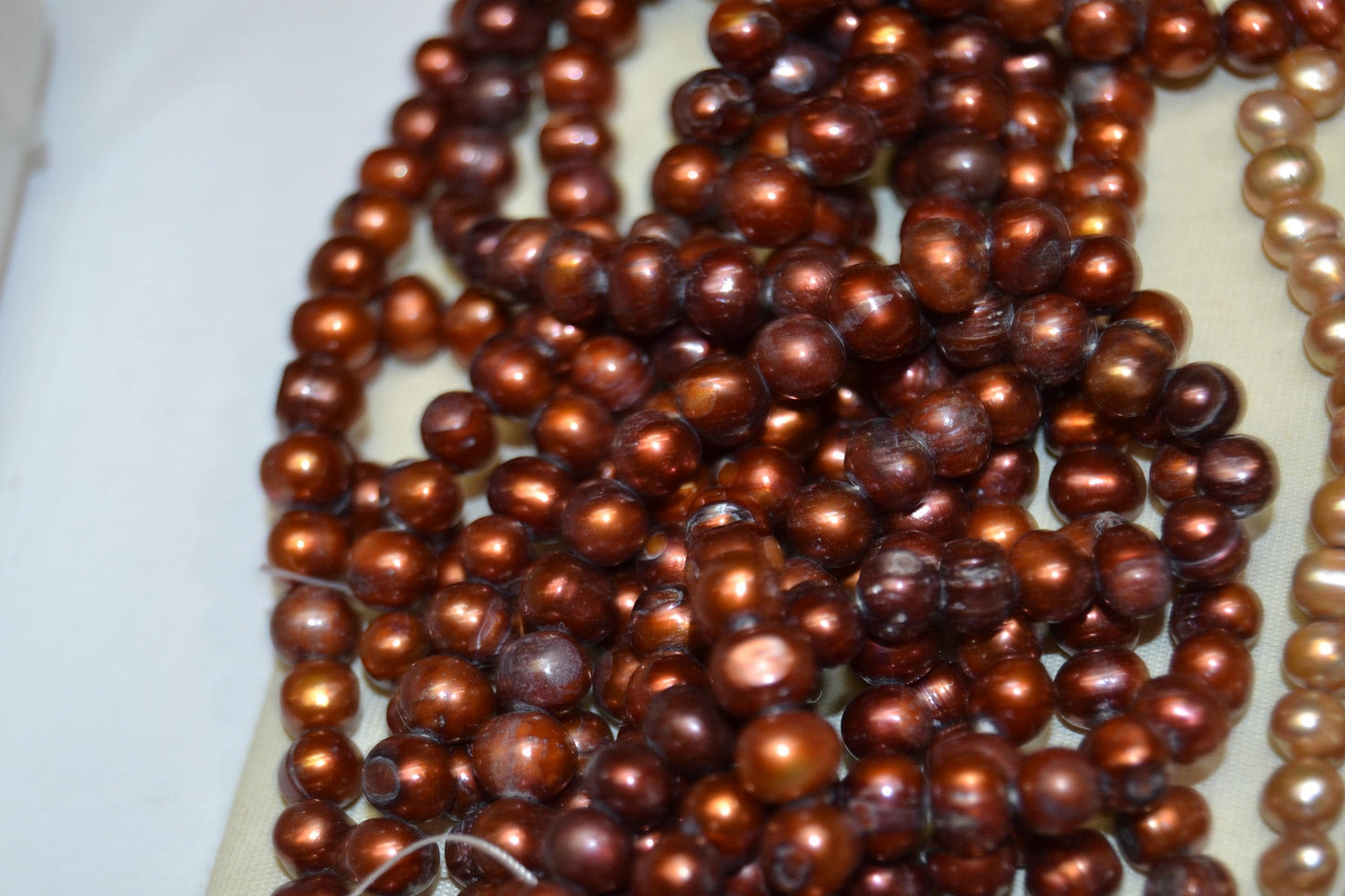Freshwater pearls, warm tones, 7-8 mm string length