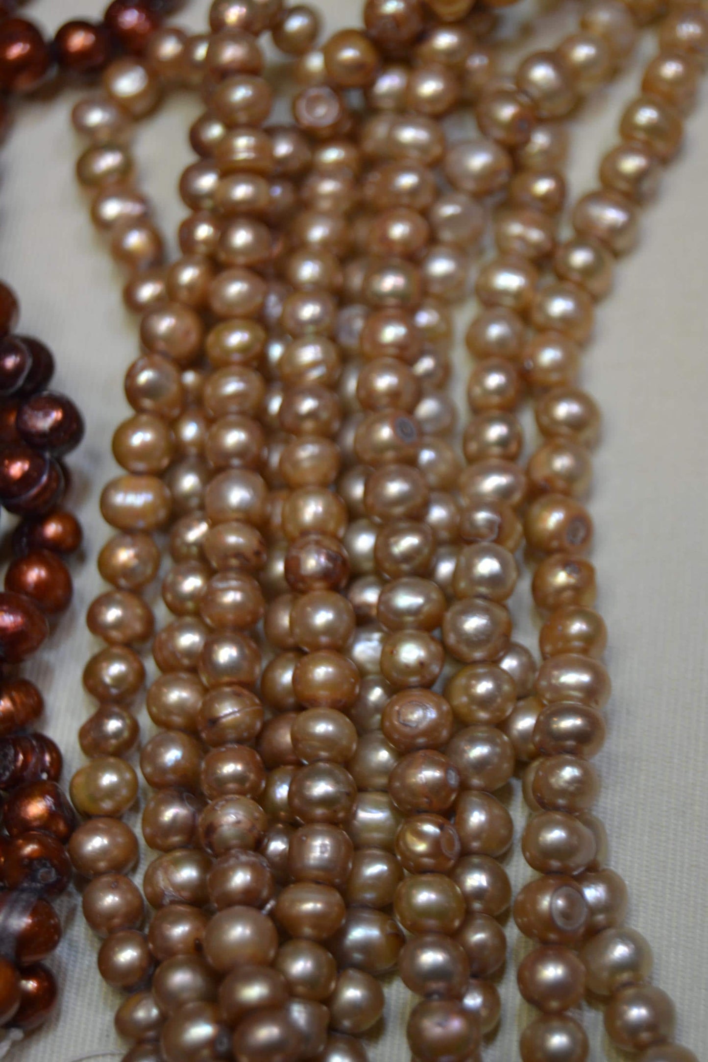 Freshwater pearls, warm tones, 7-8 mm string length