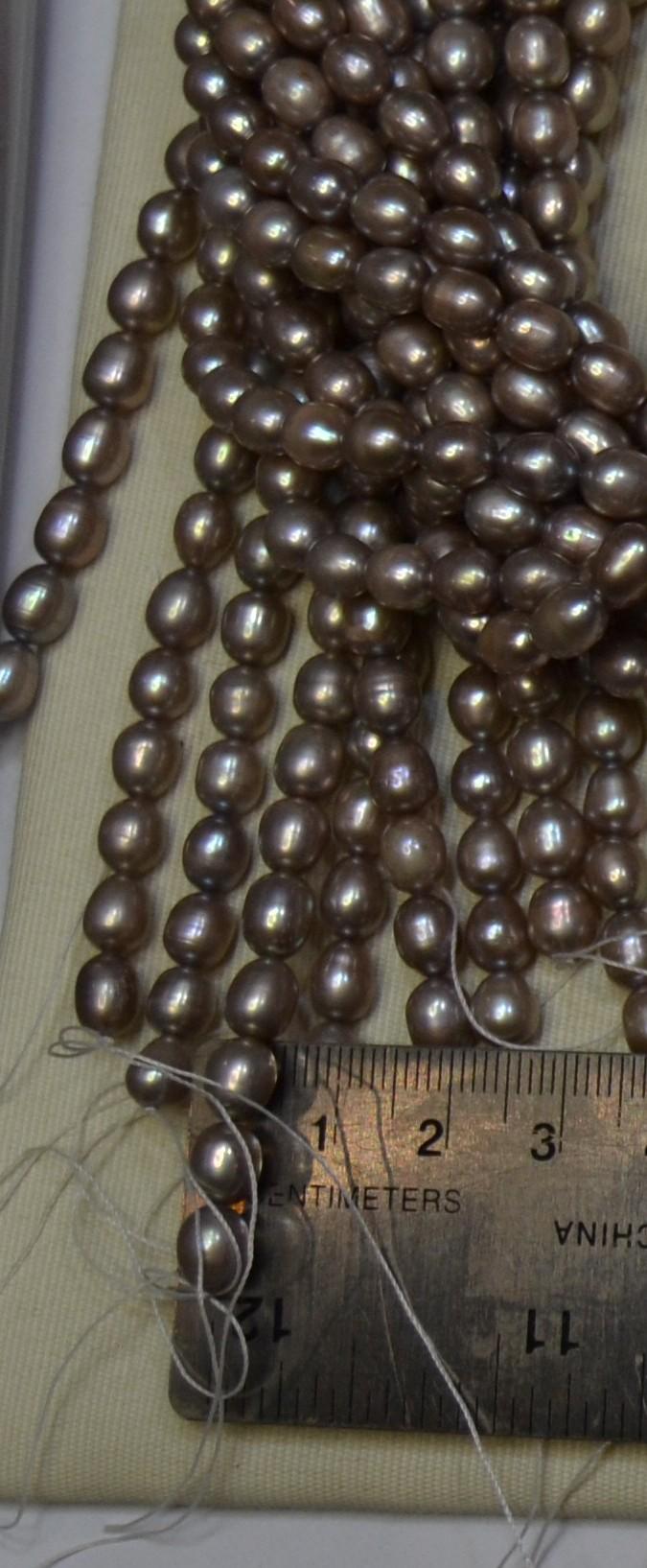 Fresh water pearls, 4-6mm in diameter