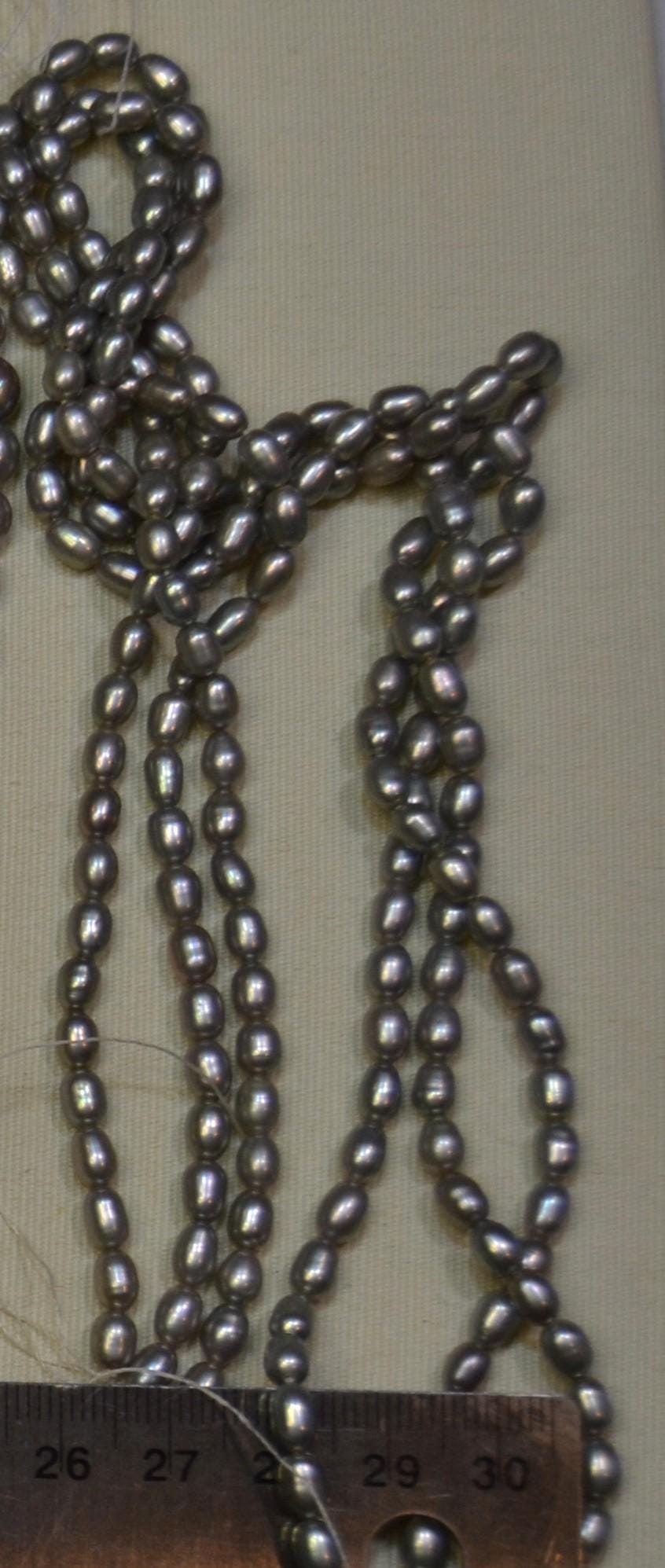 Fresh water pearls, 4-6mm in diameter