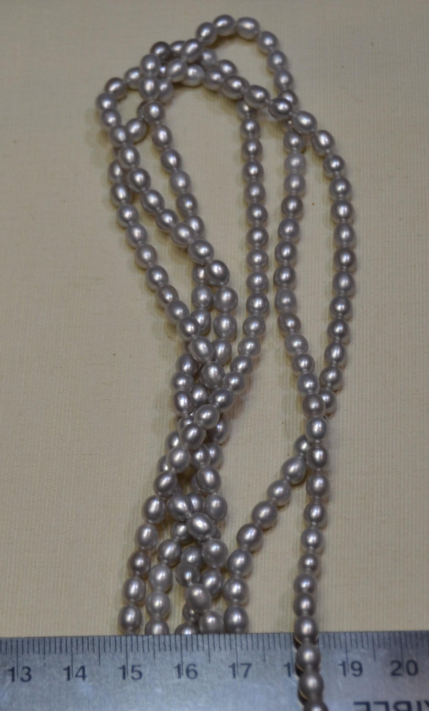 Fresh water pearls, 4-6mm in diameter