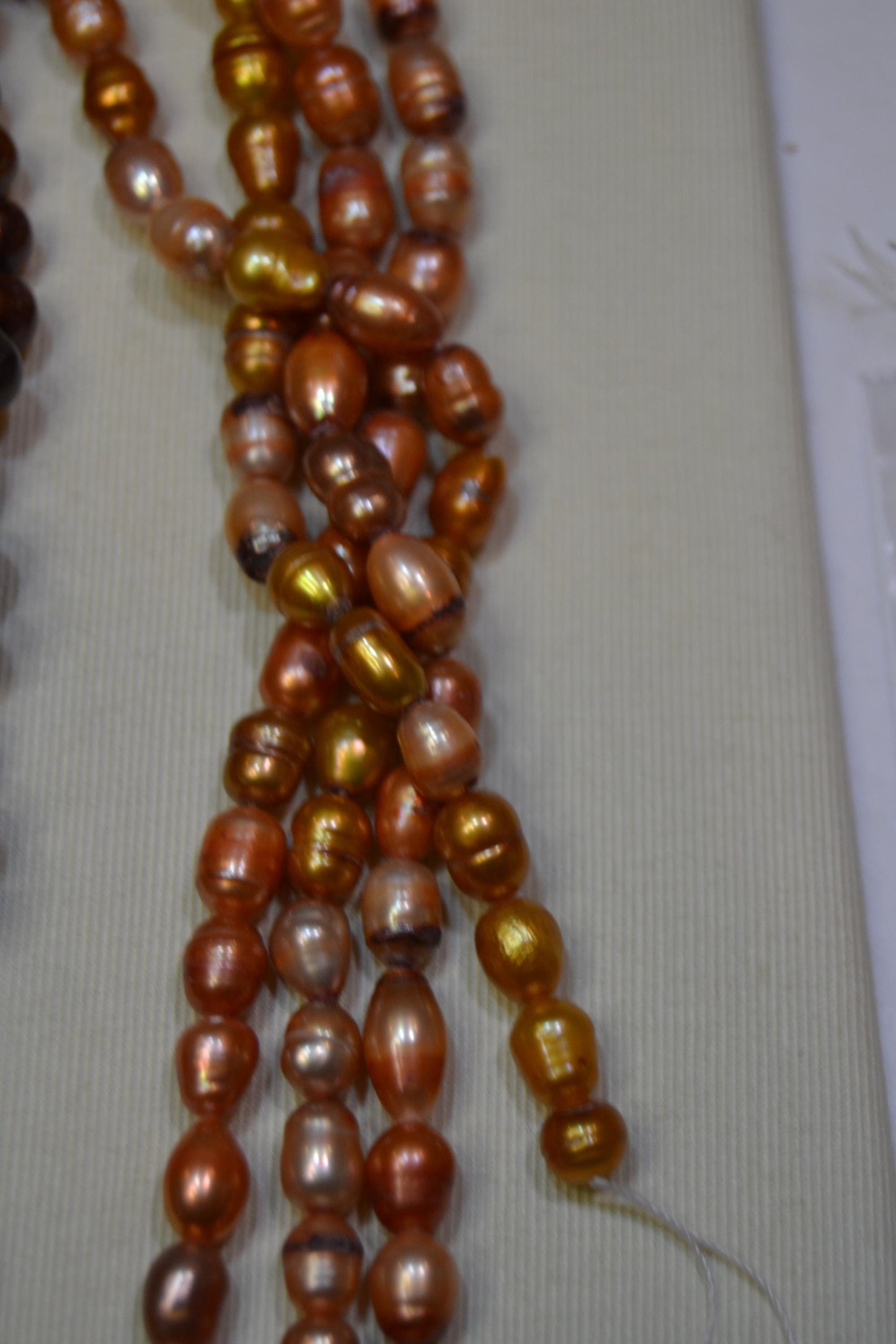 Freshwater pearls, warm tones, 7-8 mm string length